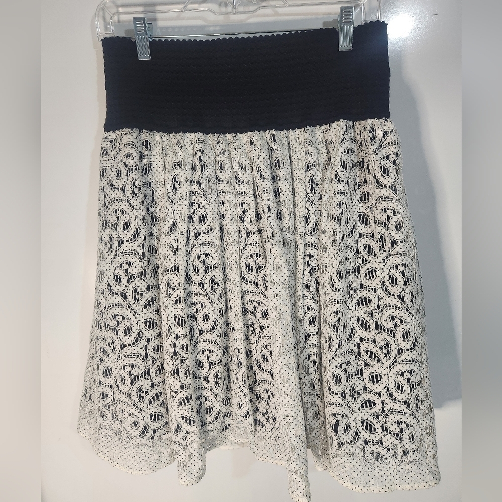 HD In PARIS  Elegant Black and White Lace Skirt, Size Med